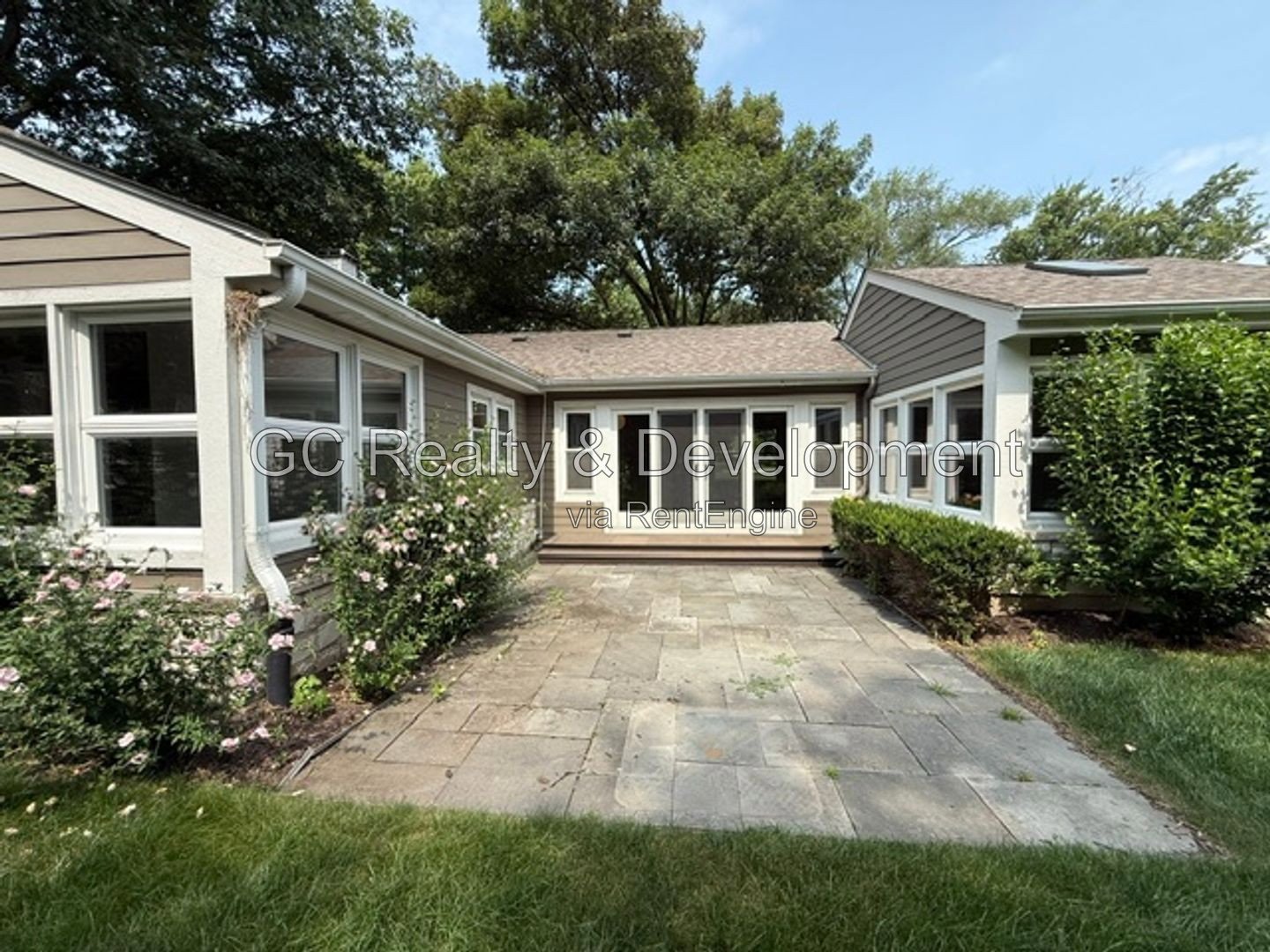 *** 3BR-2BA / HARDWOOD FLOORS / SS APPLIANCES / IN-UNIT LAUNDRY / CENTRAL AIR / ATTACHED GARAGE *** property image