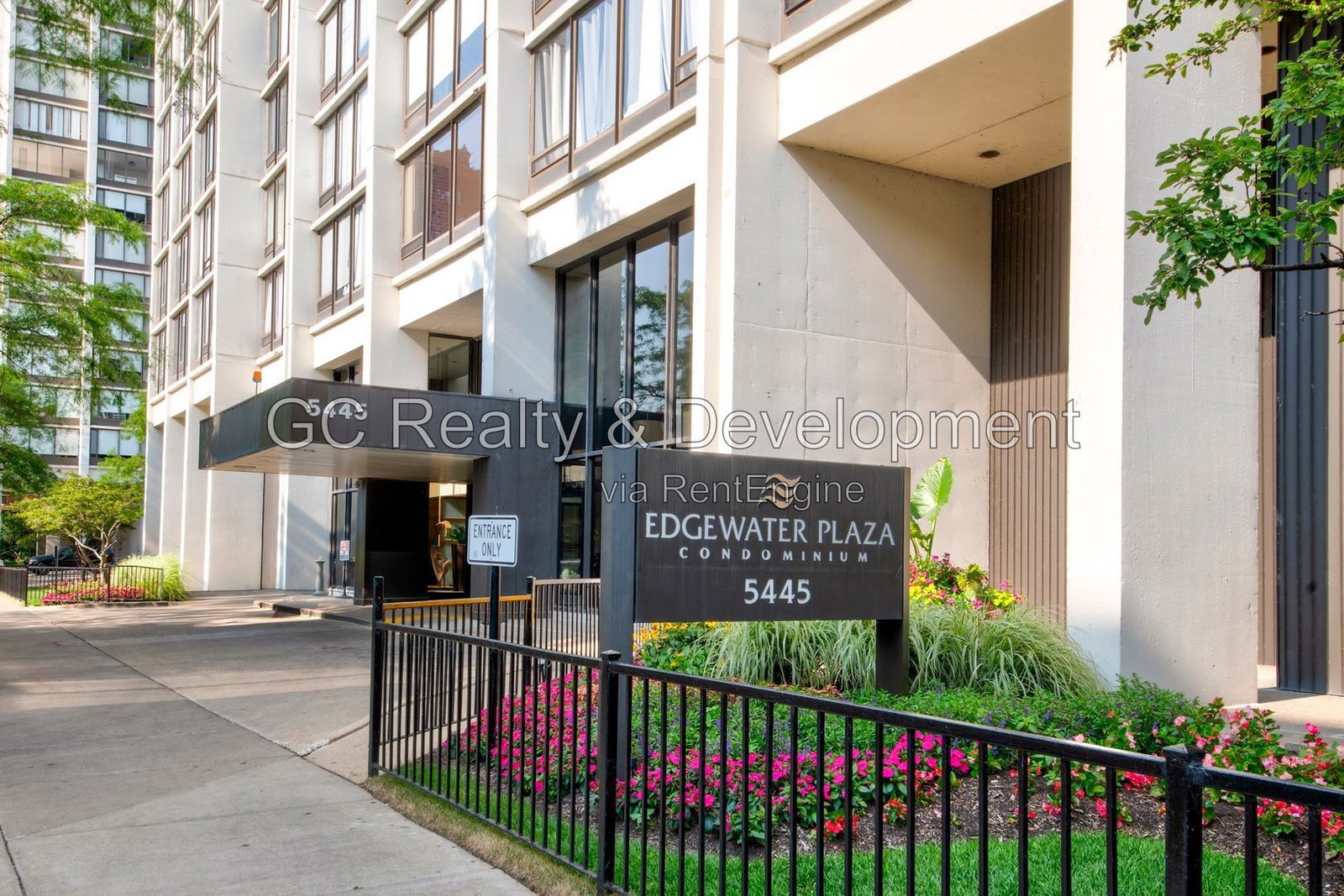 *** LAKE VIEW 1BR, $300 MOVE-IN FEE! / RECENTLY UPDATED / HARDWOOD FLOORS / LARGE CLOSETS / CENTRAL AIR / EASY COMMUTE *** property image