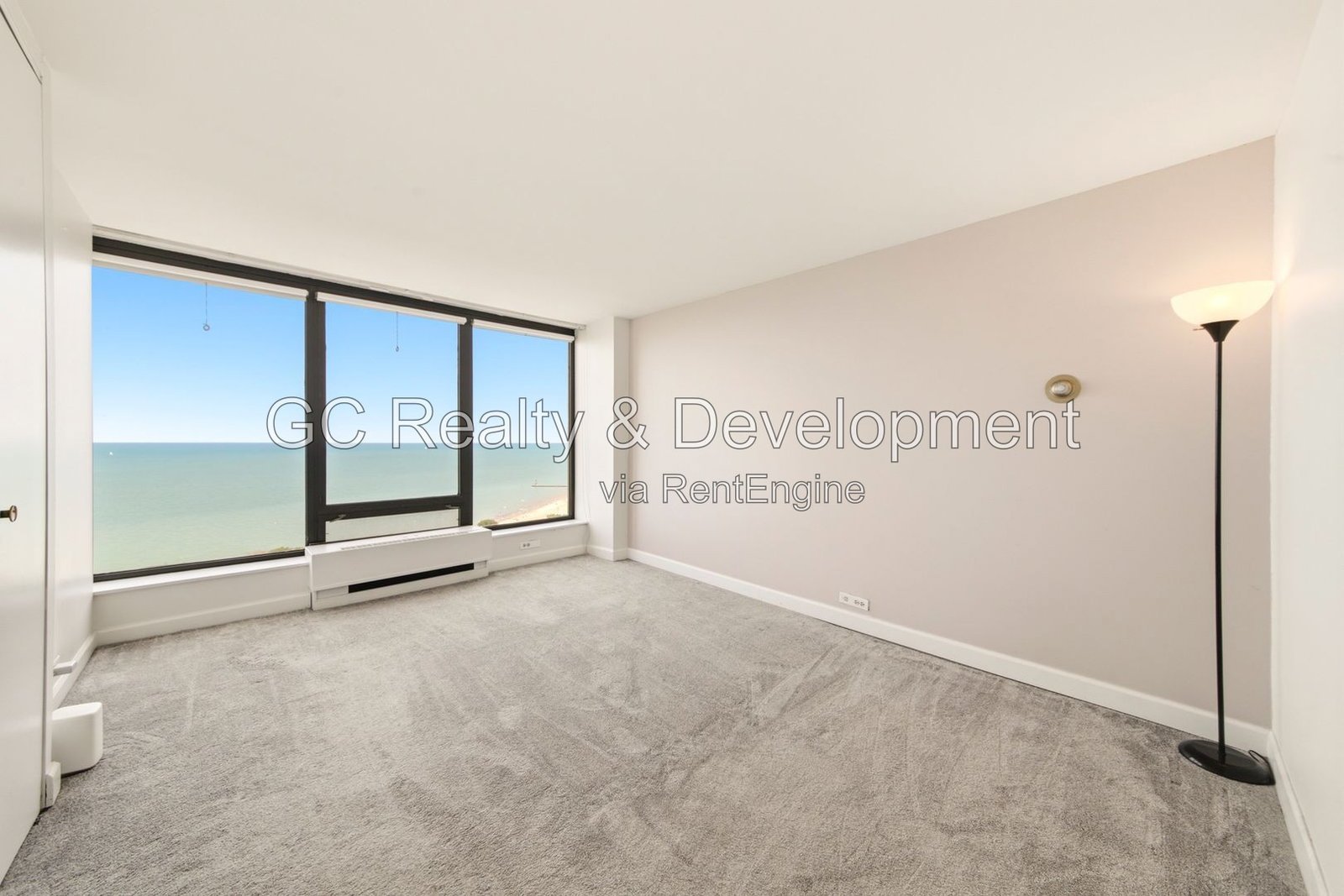 *** LAKE VIEW 1BR, $300 MOVE-IN FEE! / RECENTLY UPDATED / HARDWOOD FLOORS / LARGE CLOSETS / CENTRAL AIR / EASY COMMUTE *** property image