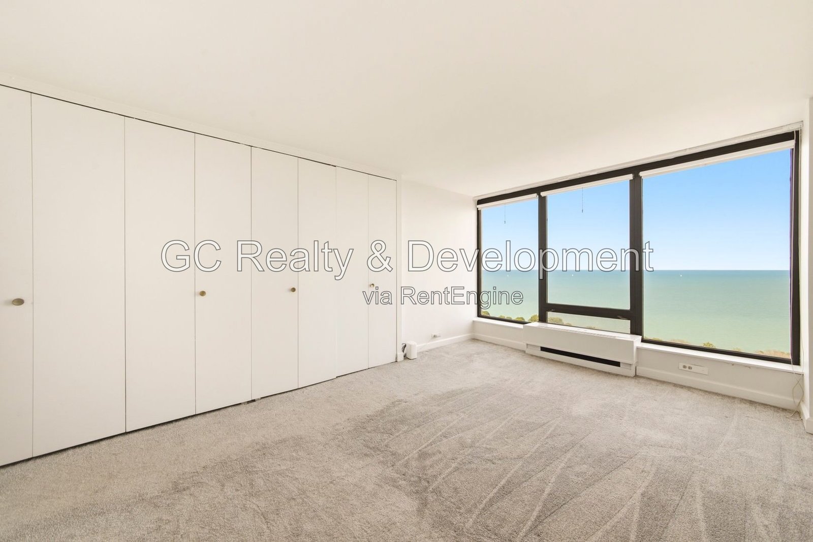 *** LAKE VIEW 1BR, $300 MOVE-IN FEE! / RECENTLY UPDATED / HARDWOOD FLOORS / LARGE CLOSETS / CENTRAL AIR / EASY COMMUTE *** property image