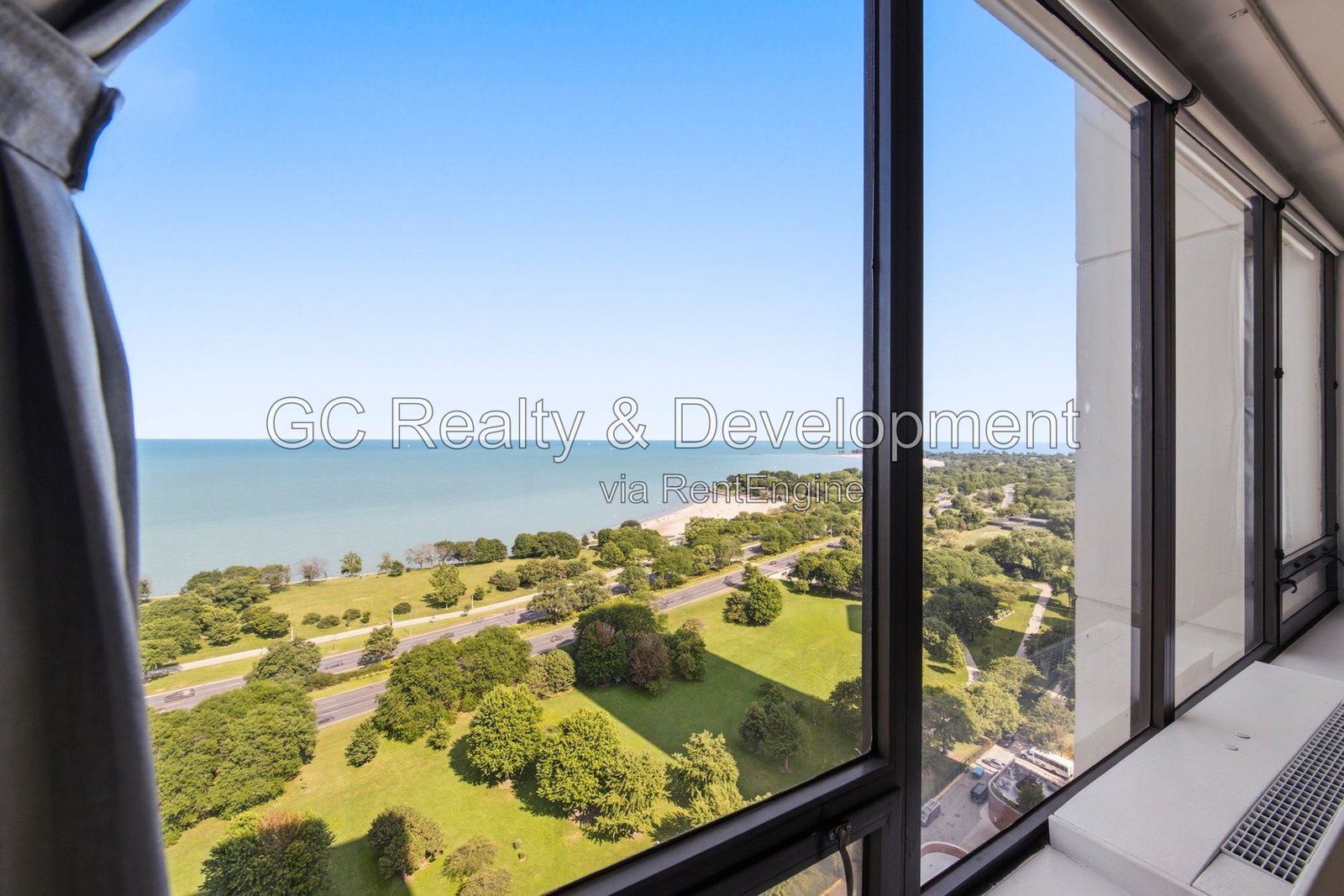 *** LAKE VIEW 1BR, $300 MOVE-IN FEE! / RECENTLY UPDATED / HARDWOOD FLOORS / LARGE CLOSETS / CENTRAL AIR / EASY COMMUTE *** property image