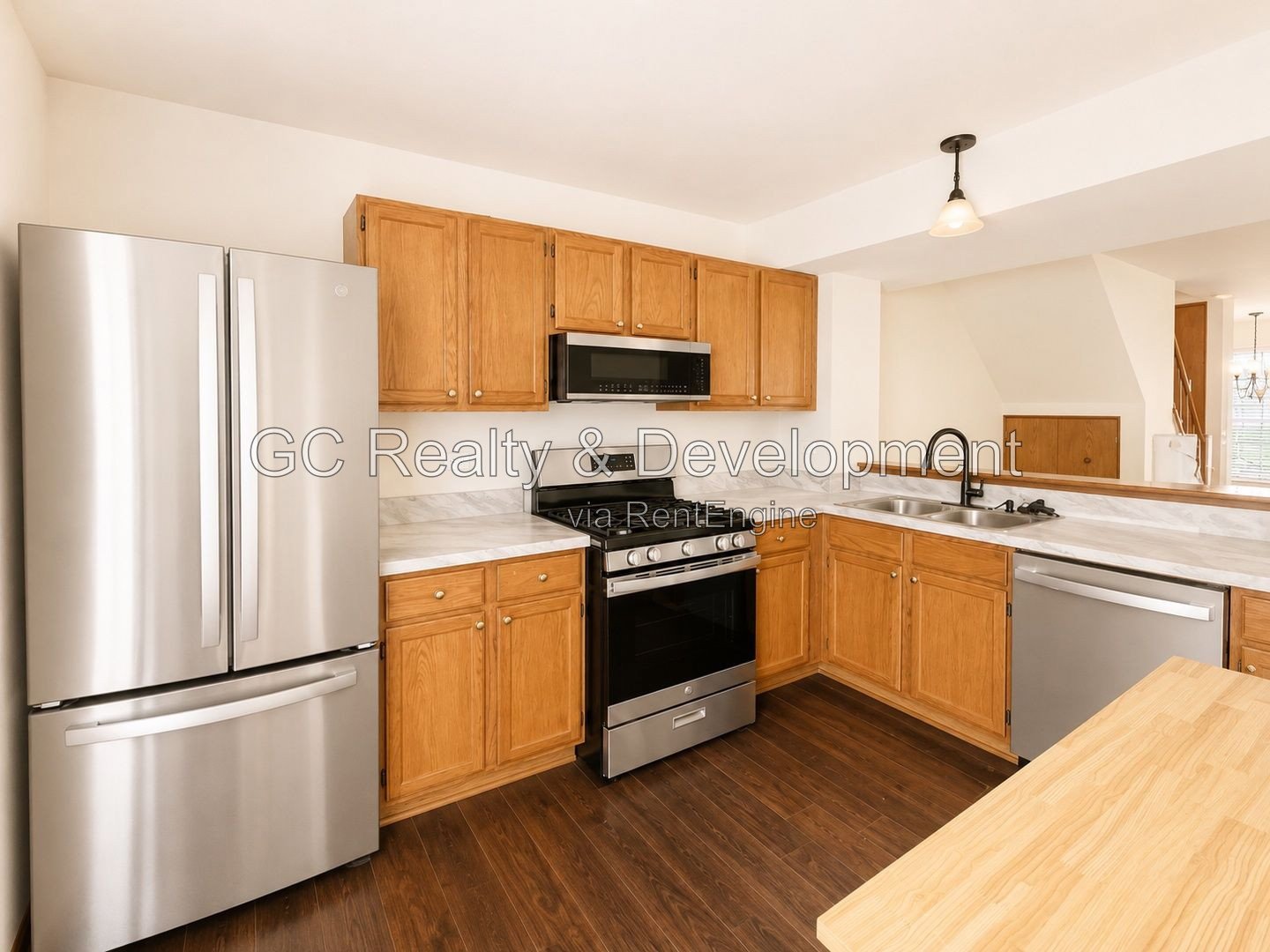 *** 3BR, 2BA / ATTACHED GARAGE / SS APPLIANCES / CENTRAL AIR / FINISHED BASEMENT *** property image