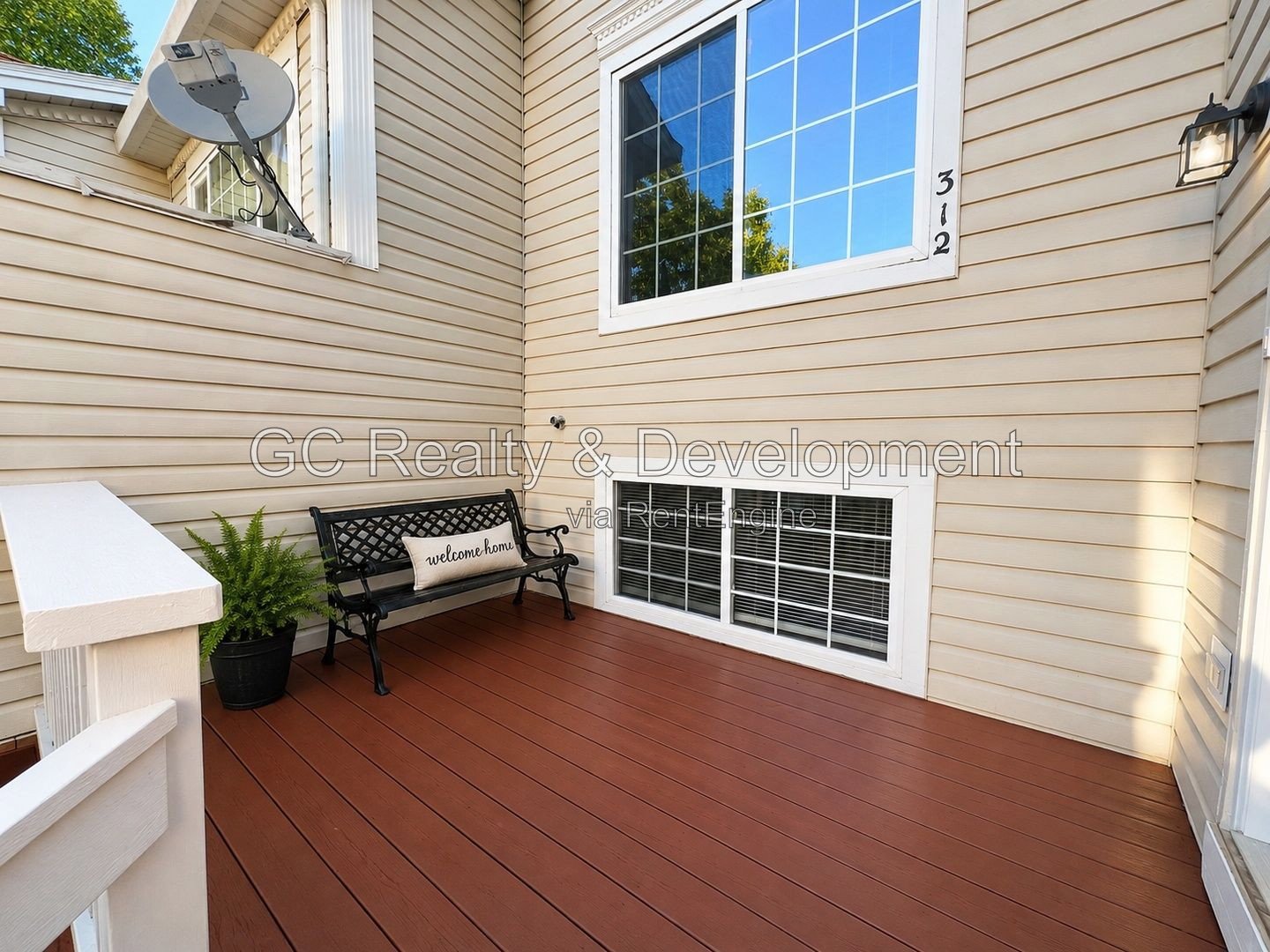 *** 3BR, 2BA / ATTACHED GARAGE / SS APPLIANCES / CENTRAL AIR / FINISHED BASEMENT *** property image