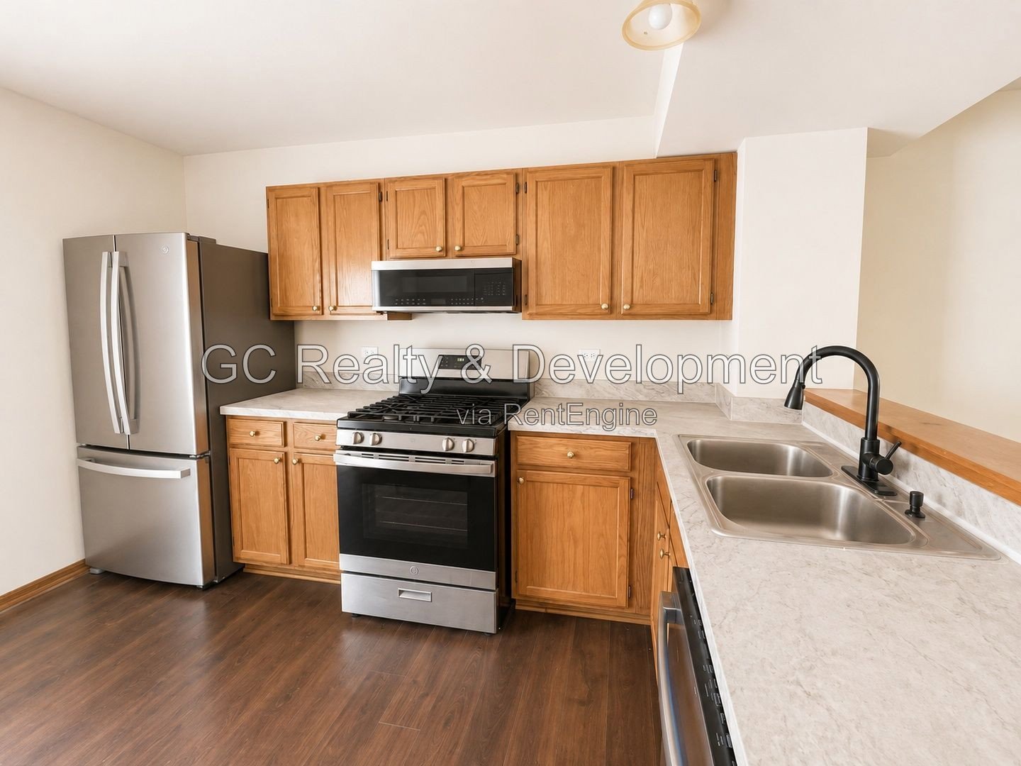 *** 3BR, 2BA / ATTACHED GARAGE / SS APPLIANCES / CENTRAL AIR / FINISHED BASEMENT *** property image