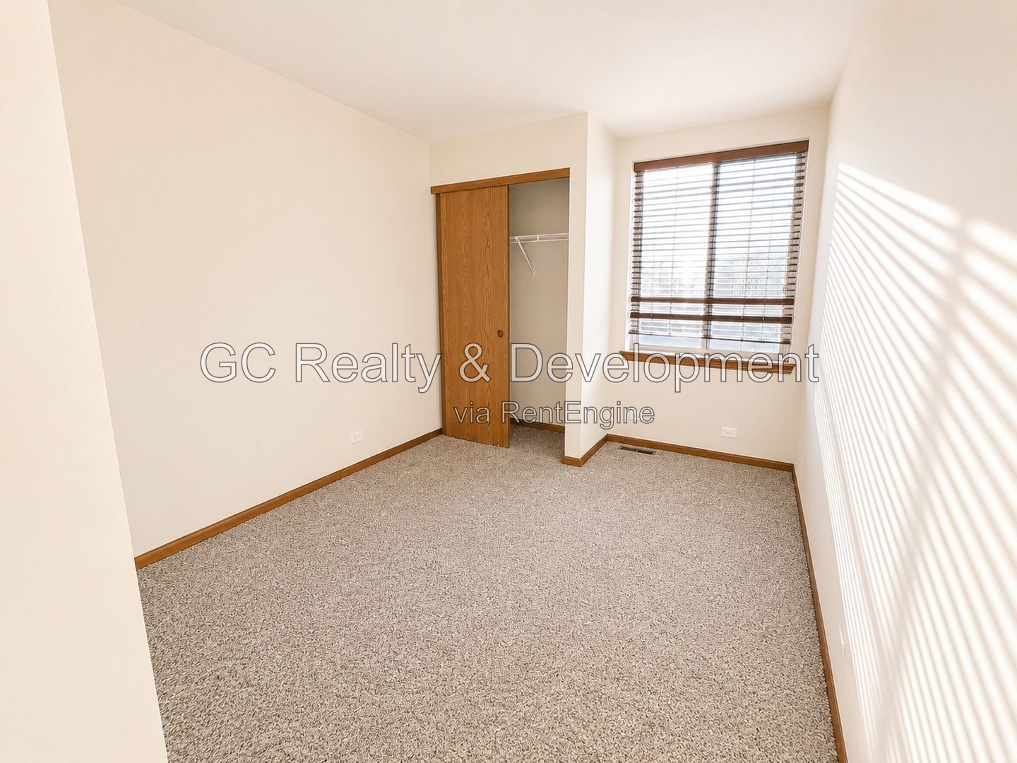 *** 3BR, 2BA / ATTACHED GARAGE / SS APPLIANCES / CENTRAL AIR / FINISHED BASEMENT *** property image