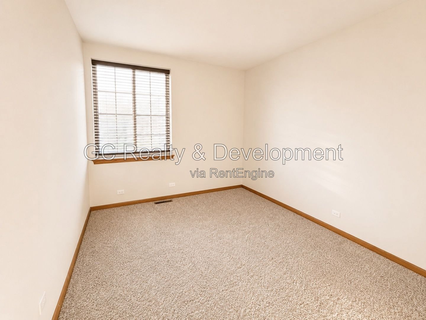 *** 3BR, 2BA / ATTACHED GARAGE / SS APPLIANCES / CENTRAL AIR / FINISHED BASEMENT *** property image