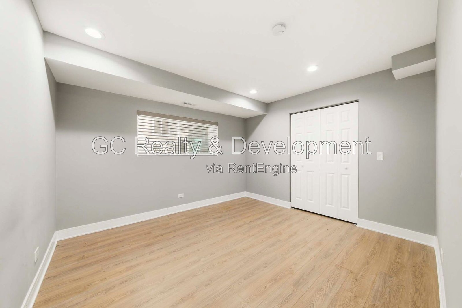 *** 2 BDRM-2BTH / 1200 SF / WALK TO METRA / GARAGE / 100% UPDATED / CENTRAL AIR / SS APPLIANCES / IN-UNIT LAUNDRY *** property image