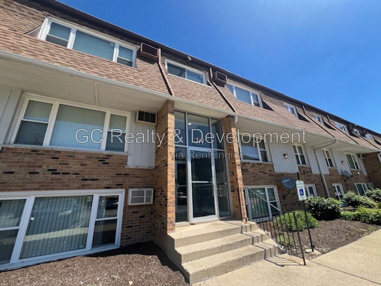 *** WESTMONT / 1BR-1BA / SS APPLIANCES / PARKING INCLUDED / PET FRIENDLY / TENANT PAYS ELECTRIC ONLY / LAUNDRY ON SITE *** property image