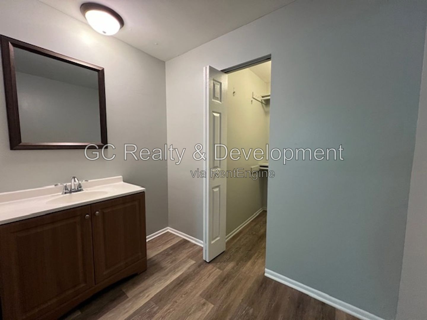 *** WESTMONT / 1BR-1BA / SS APPLIANCES / PARKING INCLUDED / PET FRIENDLY / TENANT PAYS ELECTRIC ONLY / LAUNDRY ON SITE *** property image