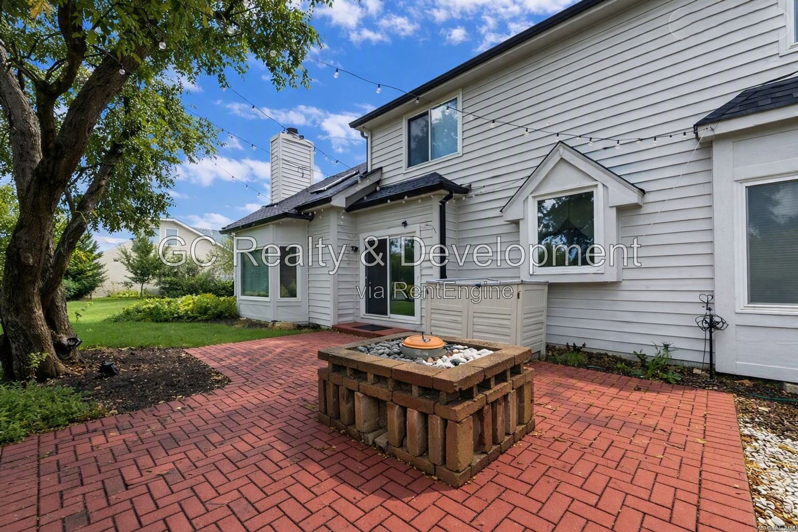 ***   COMING SOON 8/15/26!  / HARDWOOD FLOORS / CENTRAL AC / LAKE VIEWS / LARGE CLOSETS *** property image