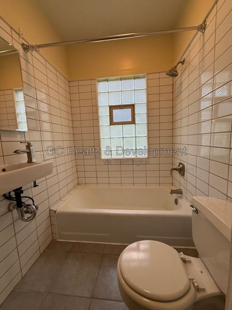 *** 2BR-1BA / FENCED YARD W PATIO / IN-UNIT LAUNDRY / PET FRIENDLY / DETACHED GARAGE / CENTRAL AC *** property image