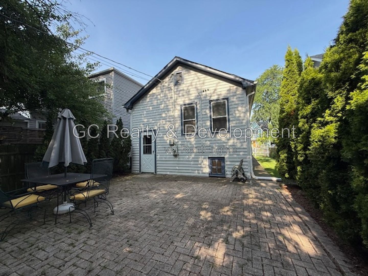 *** 2BR-1BA / FENCED YARD W PATIO / IN-UNIT LAUNDRY / PET FRIENDLY / DETACHED GARAGE / CENTRAL AC *** property image