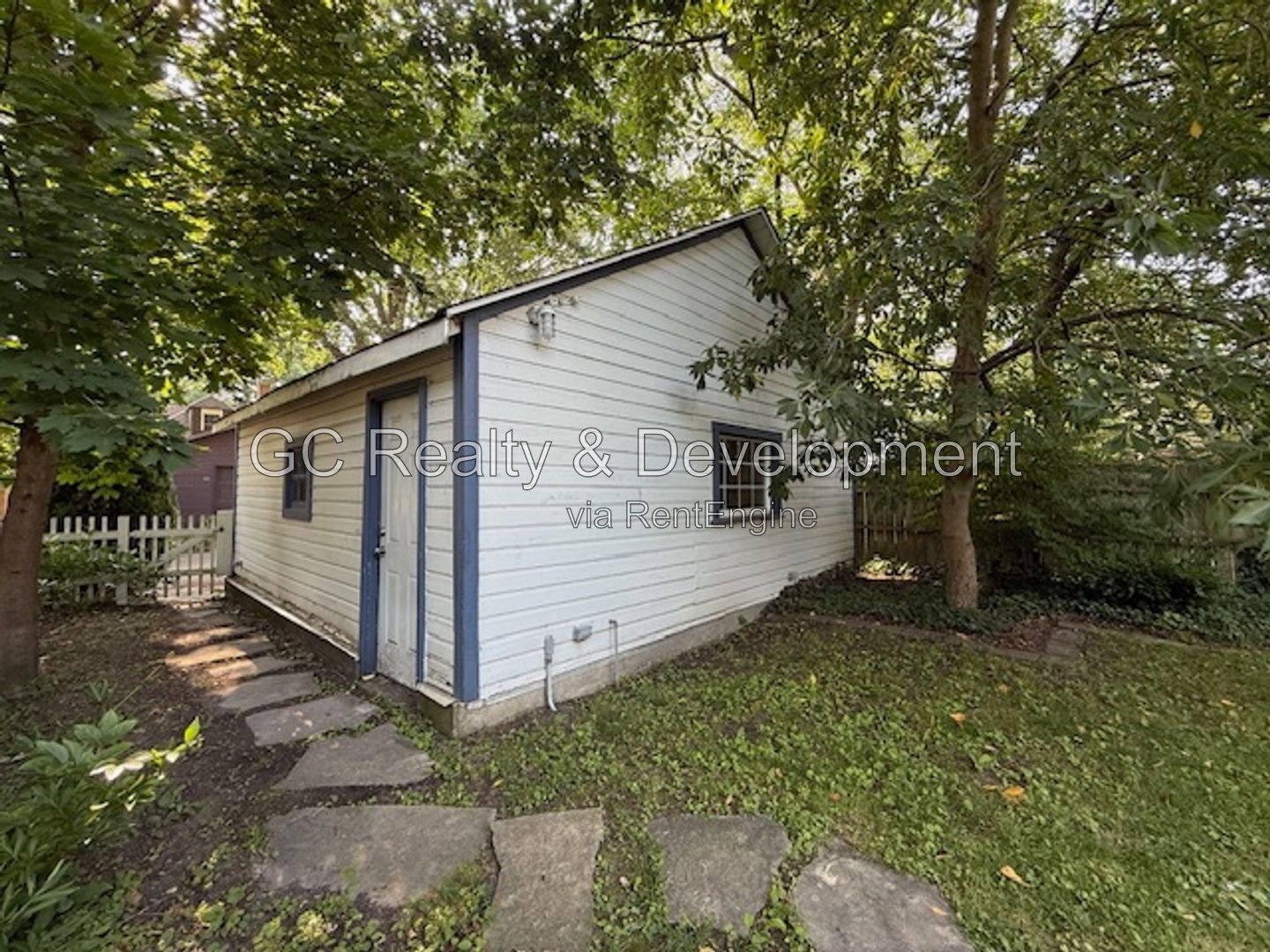*** 2BR-1BA / FENCED YARD W PATIO / IN-UNIT LAUNDRY / PET FRIENDLY / DETACHED GARAGE / CENTRAL AC *** property image