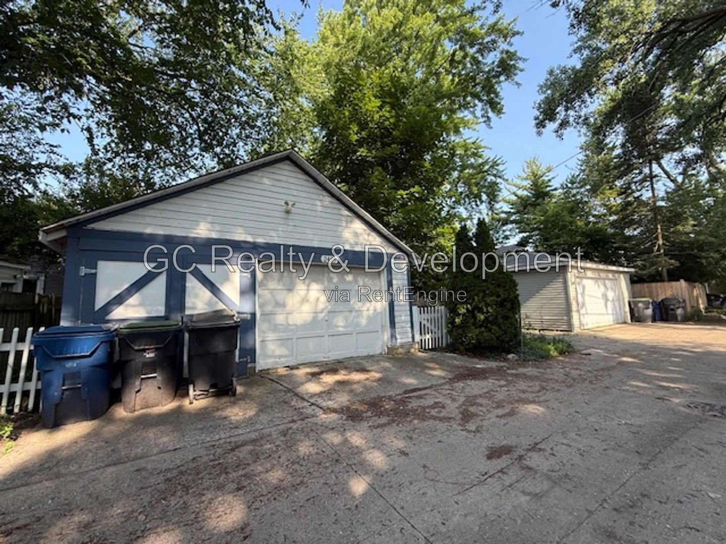 *** 2BR-1BA / FENCED YARD W PATIO / IN-UNIT LAUNDRY / PET FRIENDLY / DETACHED GARAGE / CENTRAL AC *** property image