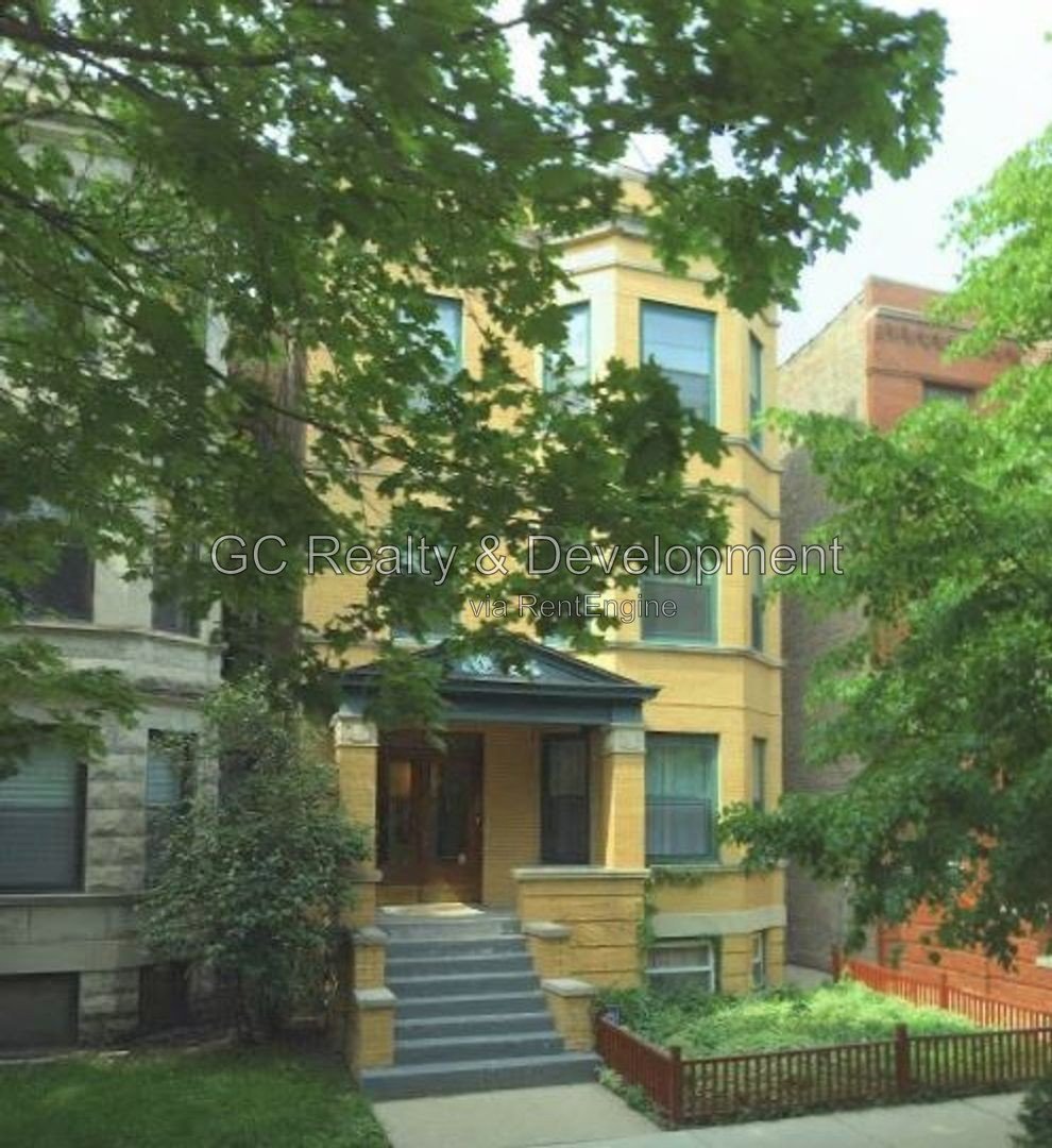*** AVAILABLE 10-15-26! / 2BR-1BA / SOUTHPORT CORRIDOR / PARKING INCLUDED / APPL INCL / FULL SIZE W&D IN UNIT / ENCLOSED PORCH *** property image