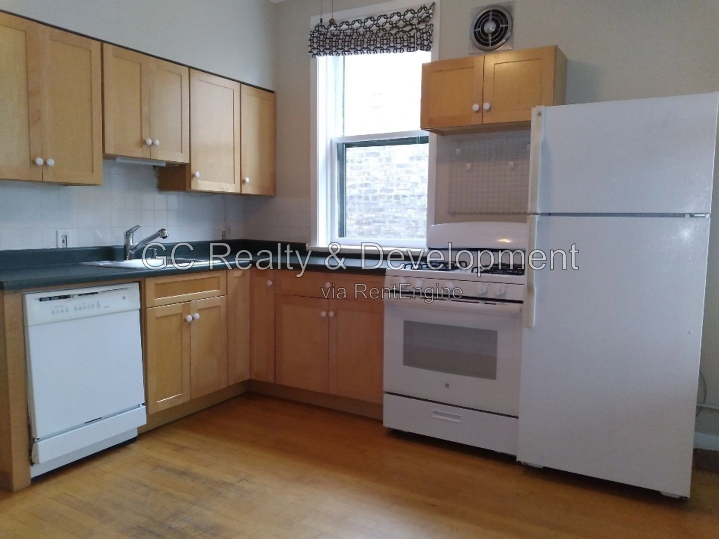 *** AVAILABLE 10-15-26! / 2BR-1BA / SOUTHPORT CORRIDOR / PARKING INCLUDED / APPL INCL / FULL SIZE W&D IN UNIT / ENCLOSED PORCH *** property image