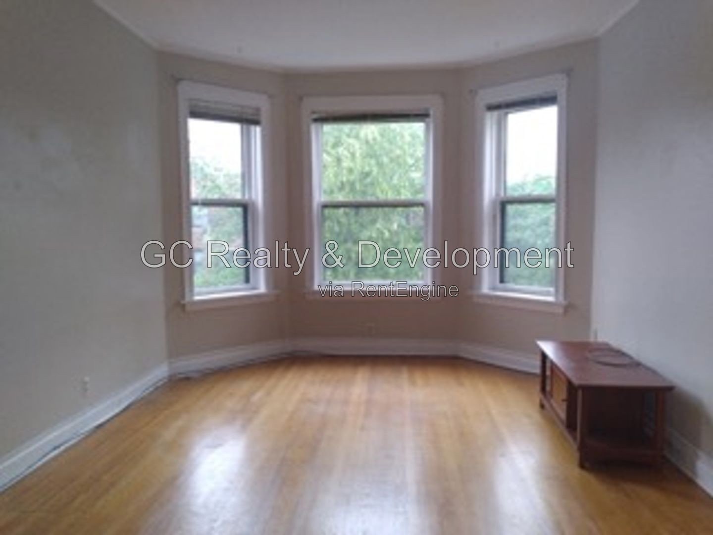 *** AVAILABLE 10-15-26! / 2BR-1BA / SOUTHPORT CORRIDOR / PARKING INCLUDED / APPL INCL / FULL SIZE W&D IN UNIT / ENCLOSED PORCH *** property image
