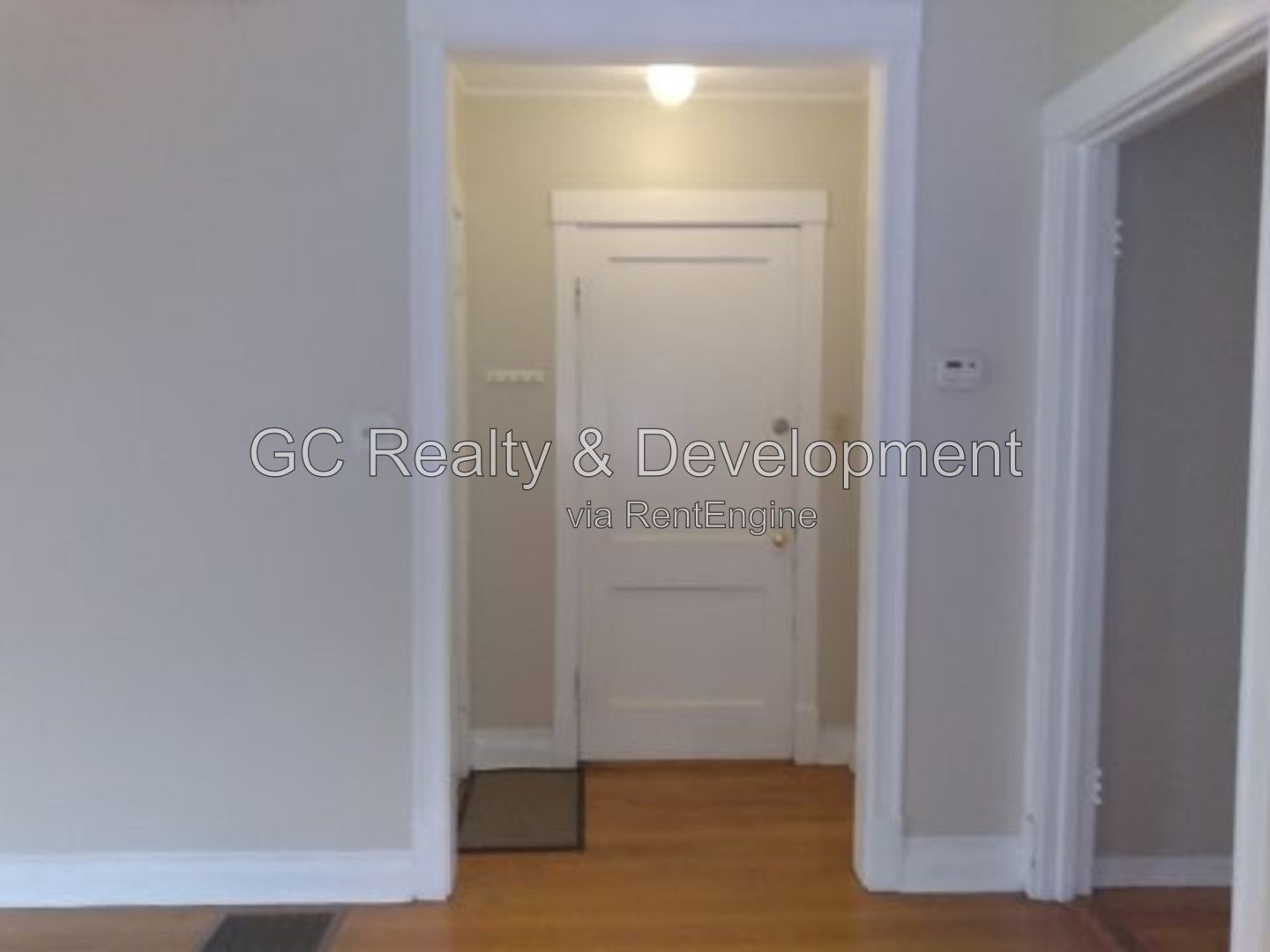 *** AVAILABLE 10-15-26! / 2BR-1BA / SOUTHPORT CORRIDOR / PARKING INCLUDED / APPL INCL / FULL SIZE W&D IN UNIT / ENCLOSED PORCH *** property image
