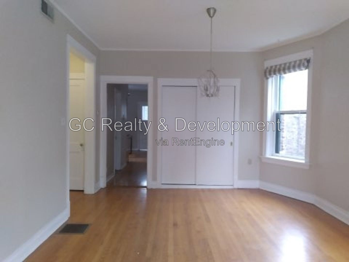 *** AVAILABLE 10-15-26! / 2BR-1BA / SOUTHPORT CORRIDOR / PARKING INCLUDED / APPL INCL / FULL SIZE W&D IN UNIT / ENCLOSED PORCH *** property image