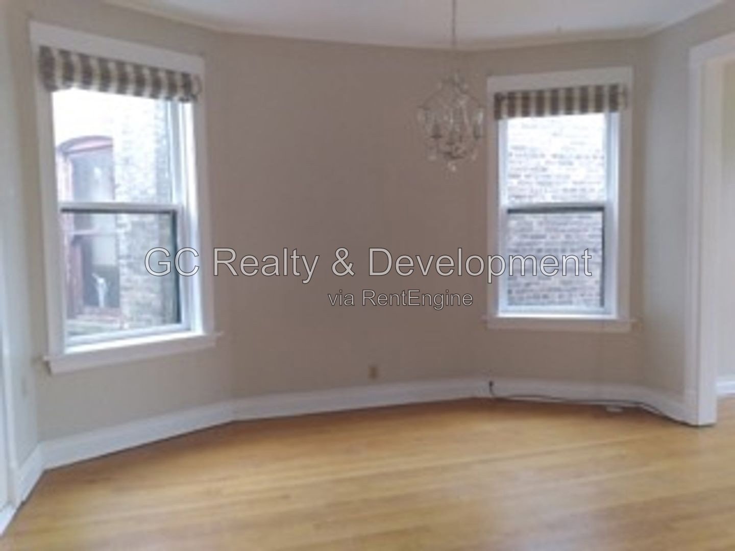 *** AVAILABLE 10-15-26! / 2BR-1BA / SOUTHPORT CORRIDOR / PARKING INCLUDED / APPL INCL / FULL SIZE W&D IN UNIT / ENCLOSED PORCH *** property image