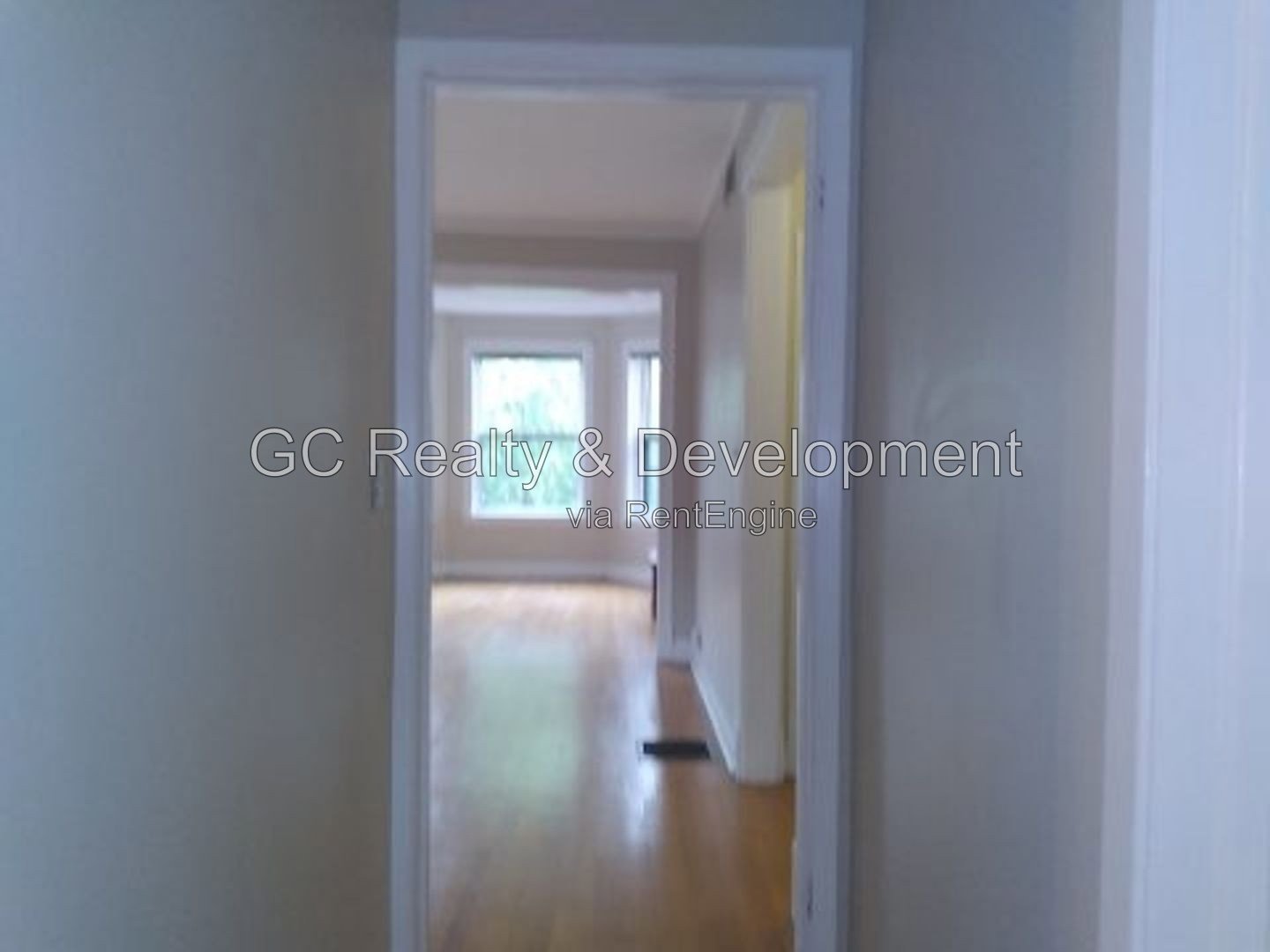 *** AVAILABLE 10-15-26! / 2BR-1BA / SOUTHPORT CORRIDOR / PARKING INCLUDED / APPL INCL / FULL SIZE W&D IN UNIT / ENCLOSED PORCH *** property image