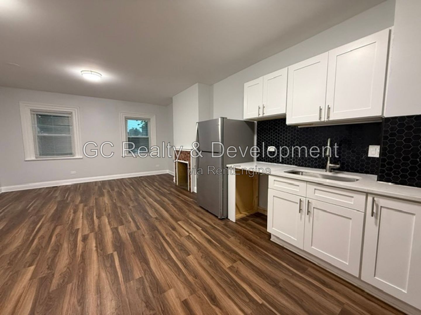 *** 2BR-1BA / RECENTLY UPDATED / GARAGE / CENTRAL AIR / SS APPLIANCES / ON-SITE LAUNDRY / HARDWOOD FLOORS / ON-SITE STORAGE *** property image