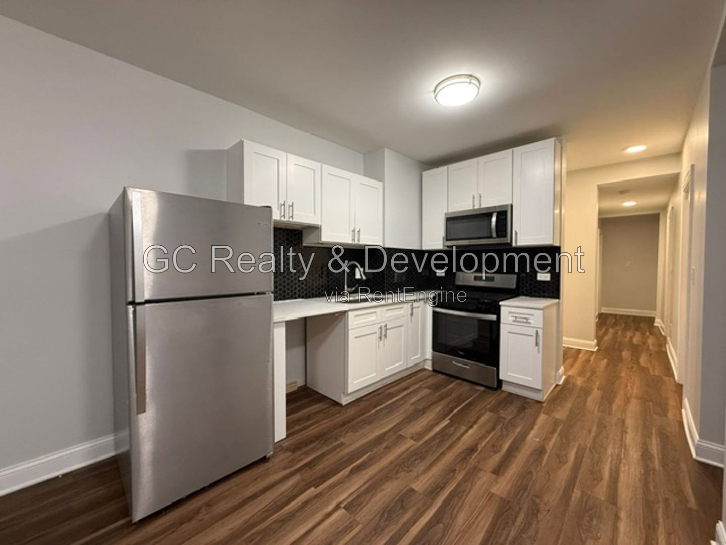 *** 2BR-1BA / RECENTLY UPDATED / GARAGE / CENTRAL AIR / SS APPLIANCES / ON-SITE LAUNDRY / HARDWOOD FLOORS / ON-SITE STORAGE *** property image