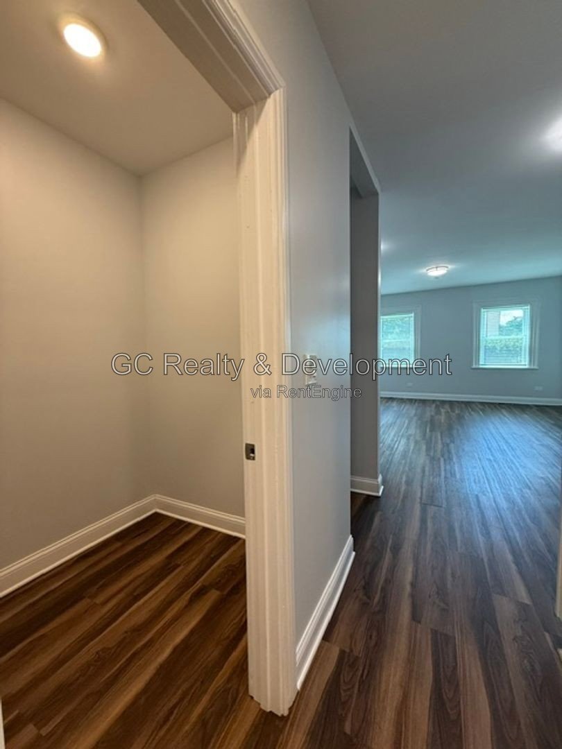 *** 2BR-1BA / RECENTLY UPDATED / GARAGE / CENTRAL AIR / SS APPLIANCES / ON-SITE LAUNDRY / HARDWOOD FLOORS / ON-SITE STORAGE *** property image