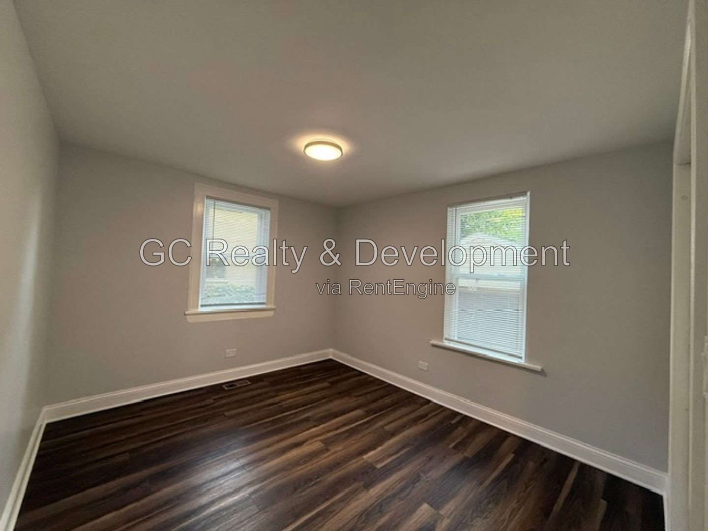 *** 2BR-1BA / RECENTLY UPDATED / GARAGE / CENTRAL AIR / SS APPLIANCES / ON-SITE LAUNDRY / HARDWOOD FLOORS / ON-SITE STORAGE *** property image