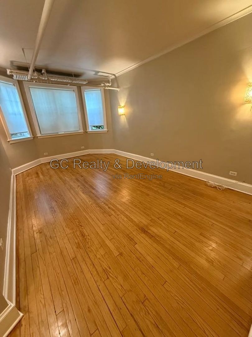 *** 3BR-1BA / HARDWOOD FLOORS / FENCED YARD / RECENTLY UPDATED / STORAGE UNIT / ON-SITE LAUNDRY / EASY COMMUTE / BIKE STORAGE *** property image