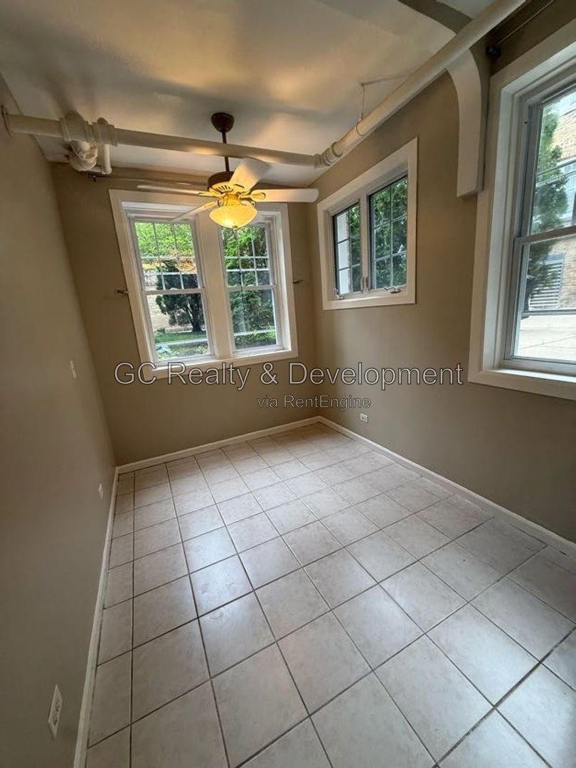 *** 3BR-1BA / HARDWOOD FLOORS / FENCED YARD / RECENTLY UPDATED / STORAGE UNIT / ON-SITE LAUNDRY / EASY COMMUTE / BIKE STORAGE *** property image
