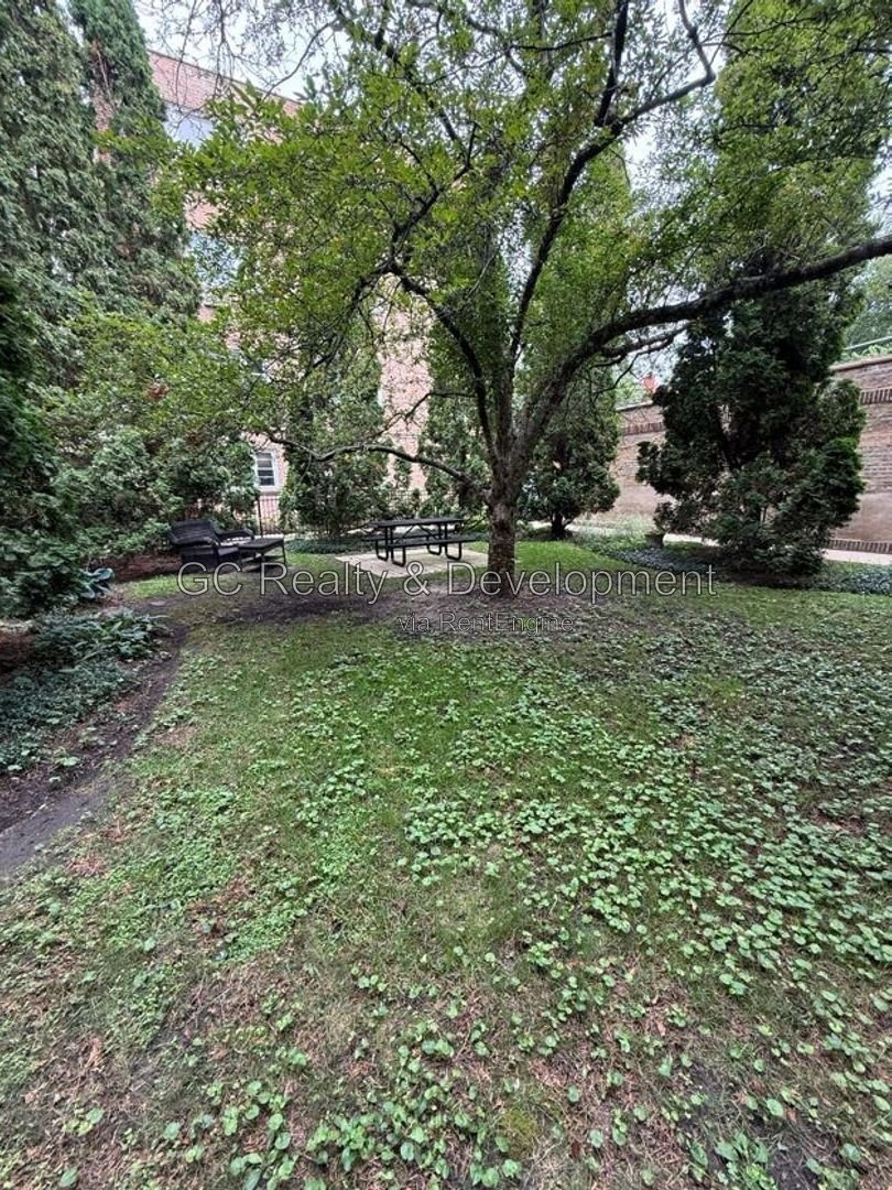 *** 3BR-1BA / HARDWOOD FLOORS / FENCED YARD / RECENTLY UPDATED / STORAGE UNIT / ON-SITE LAUNDRY / EASY COMMUTE / BIKE STORAGE *** property image