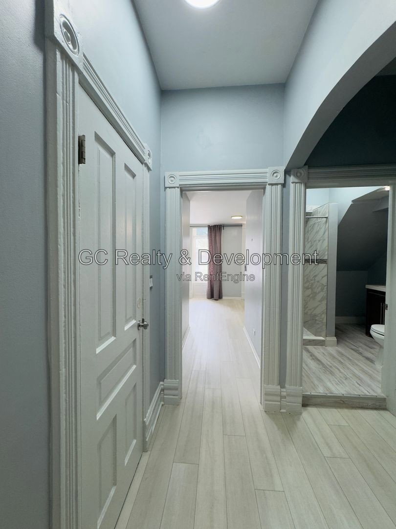 *** 2ND FULL MONTH FREE, LEASE BY 9/15! / 2BR, 1BA / RECENTLY UPDATED / TENANT PAYS GAS & ELECTRIC / IN-UNIT LAUNDRY / TRANSIT NEARBY *** property image