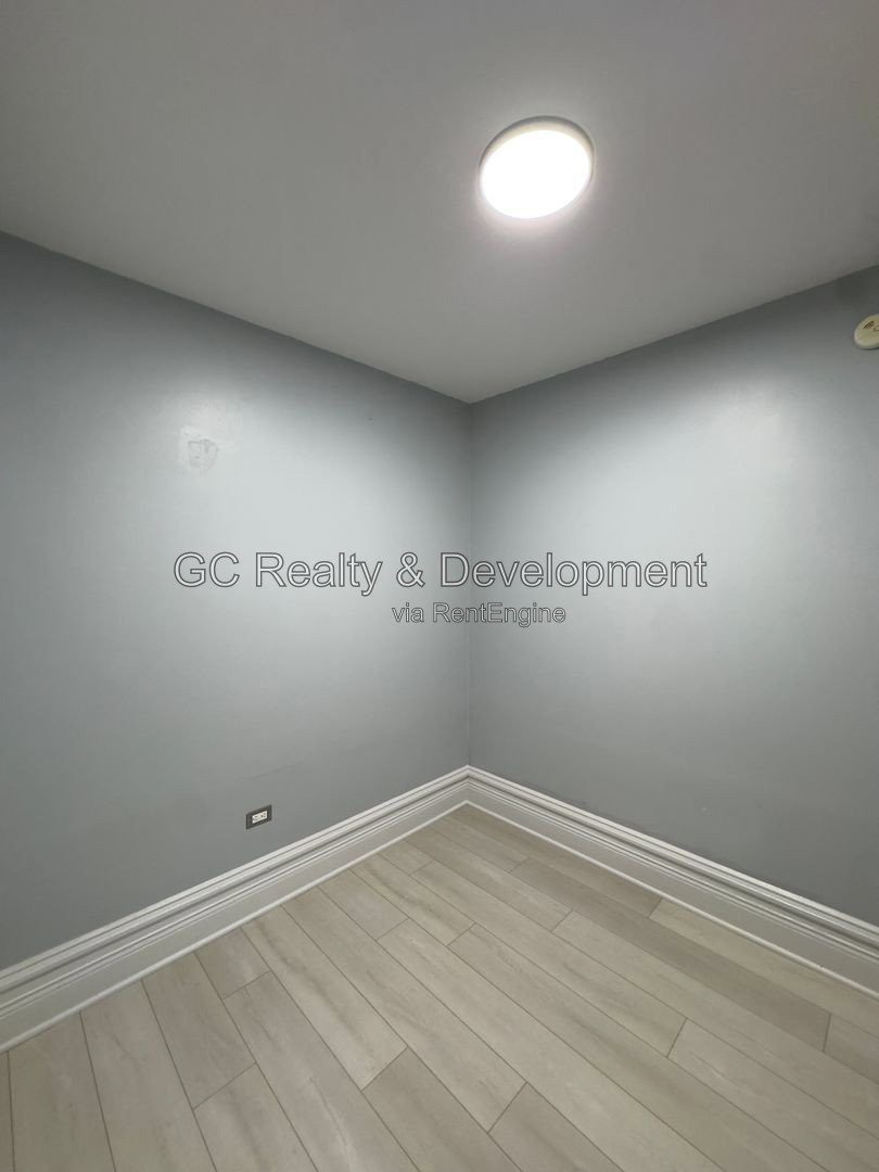 *** 2ND FULL MONTH FREE, LEASE BY 9/15! / 2BR, 1BA / RECENTLY UPDATED / TENANT PAYS GAS & ELECTRIC / IN-UNIT LAUNDRY / TRANSIT NEARBY *** property image