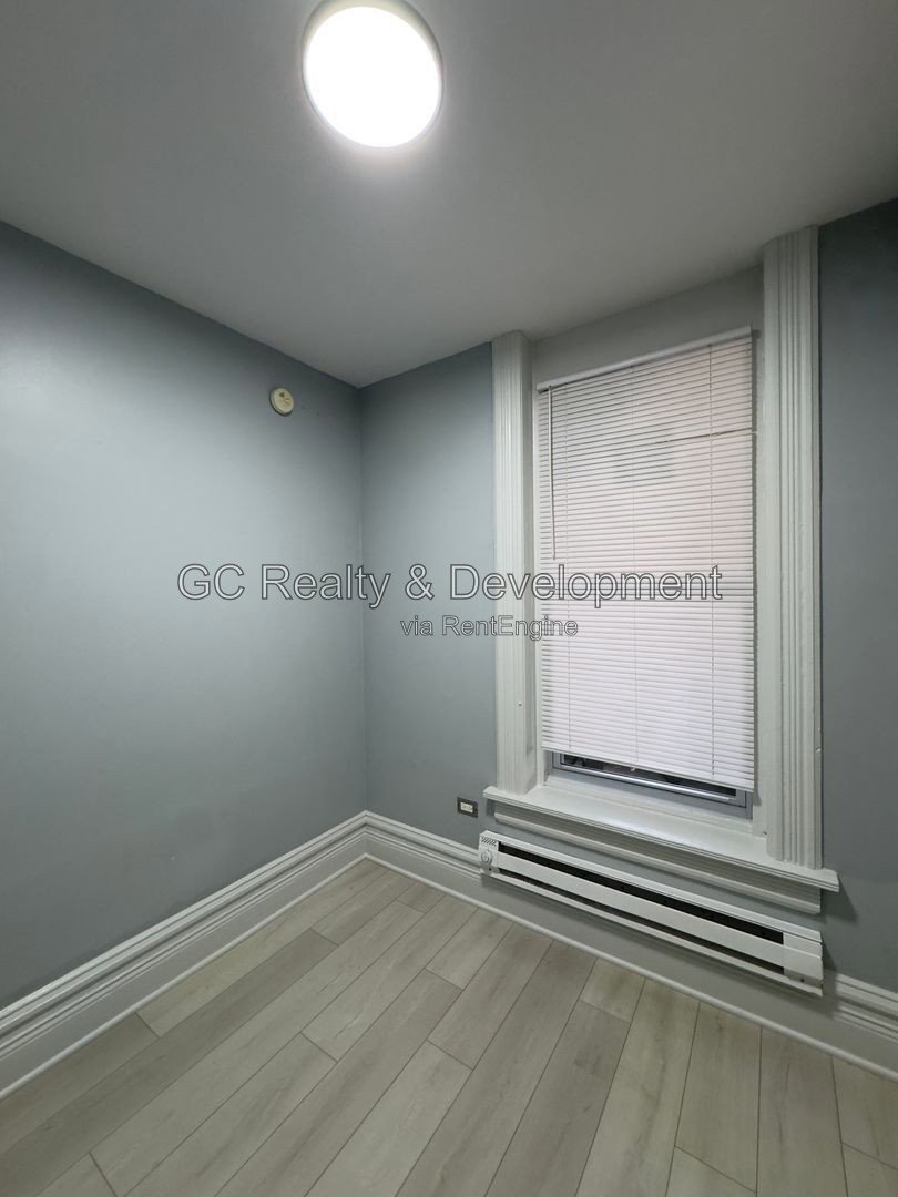 *** 2ND FULL MONTH FREE, LEASE BY 9/15! / 2BR, 1BA / RECENTLY UPDATED / TENANT PAYS GAS & ELECTRIC / IN-UNIT LAUNDRY / TRANSIT NEARBY *** property image