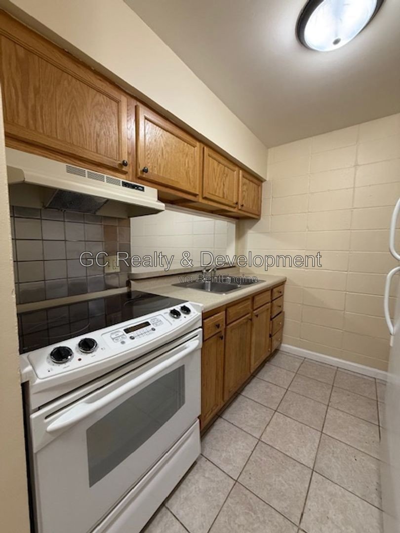 *** ​​​​​2BR-1BA / PET FRIENDLY / 2 PARKING SPOTS / PAY ELECTRIC ONLY *** property image
