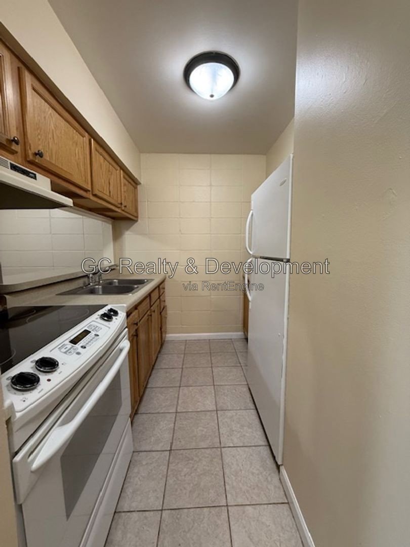 *** ​​​​​2BR-1BA / PET FRIENDLY / 2 PARKING SPOTS / PAY ELECTRIC ONLY *** property image