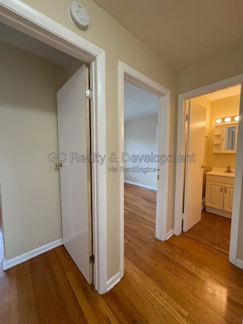 *** ​​​​​2BR-1BA / PET FRIENDLY / 2 PARKING SPOTS / PAY ELECTRIC ONLY *** property image