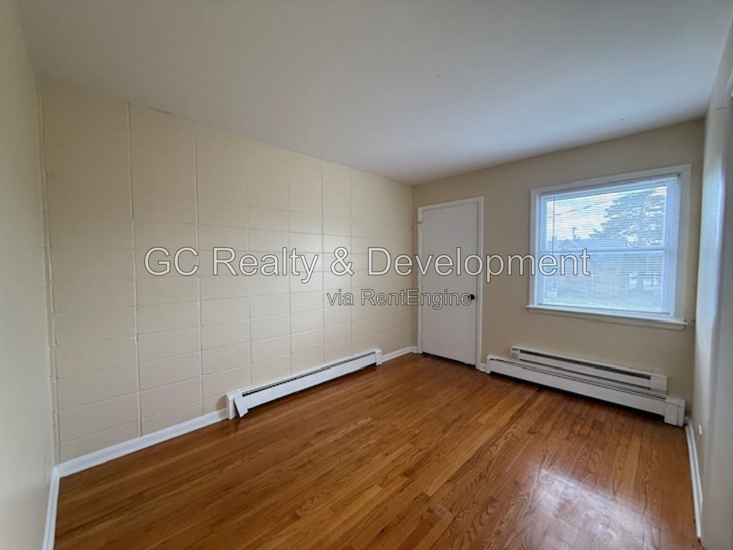 *** ​​​​​2BR-1BA / PET FRIENDLY / 2 PARKING SPOTS / PAY ELECTRIC ONLY *** property image