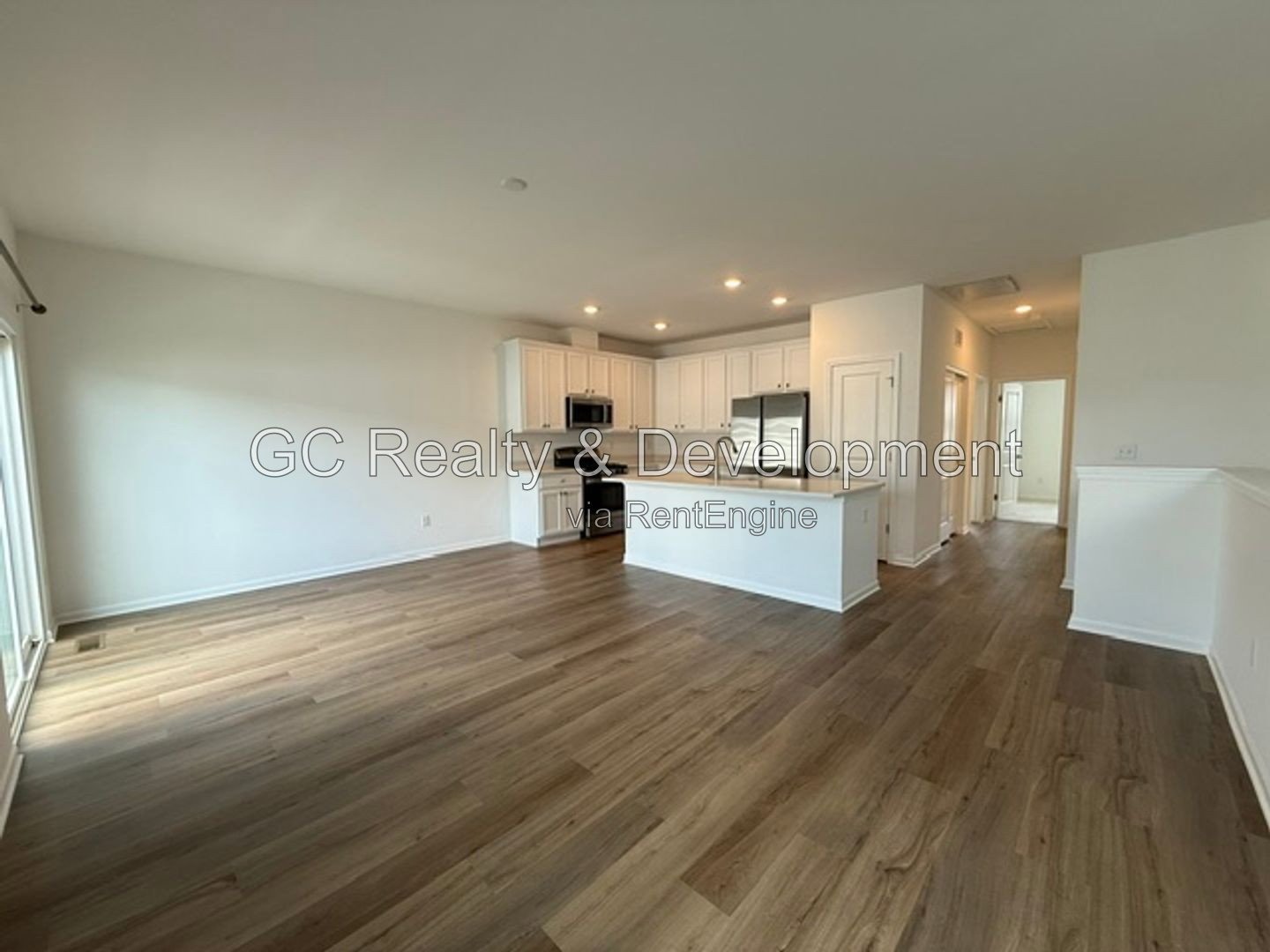 *** LEASE TODAY – SEPTEMBER FREE! / 3BR-3BA / SMALL PETS WELCOMED / IN-UNIT LAUNDRY / GARAGE *** property image