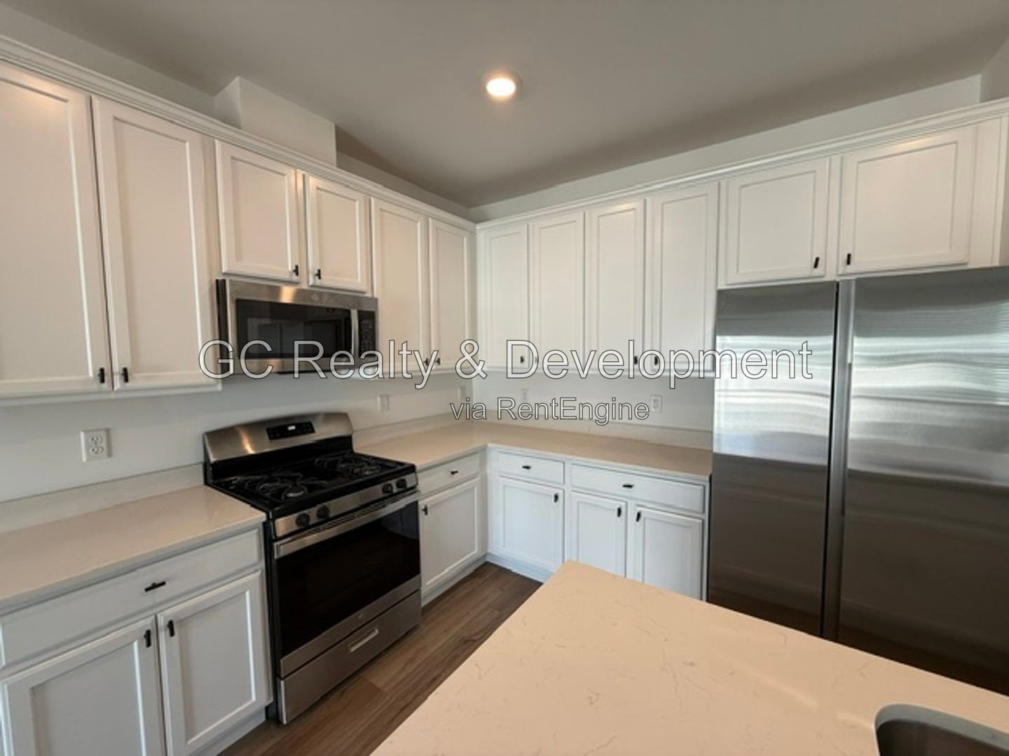 *** LEASE TODAY – SEPTEMBER FREE! / 3BR-3BA / SMALL PETS WELCOMED / IN-UNIT LAUNDRY / GARAGE *** property image