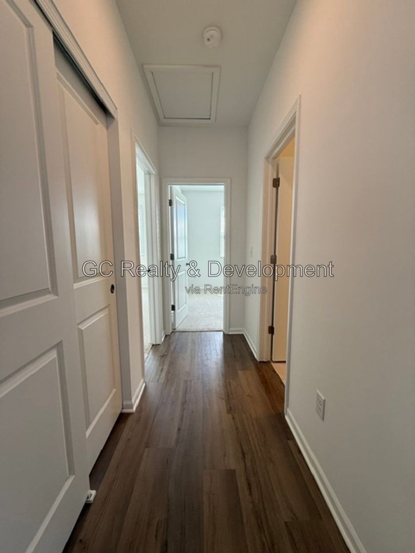 *** LEASE TODAY – SEPTEMBER FREE! / 3BR-3BA / SMALL PETS WELCOMED / IN-UNIT LAUNDRY / GARAGE *** property image