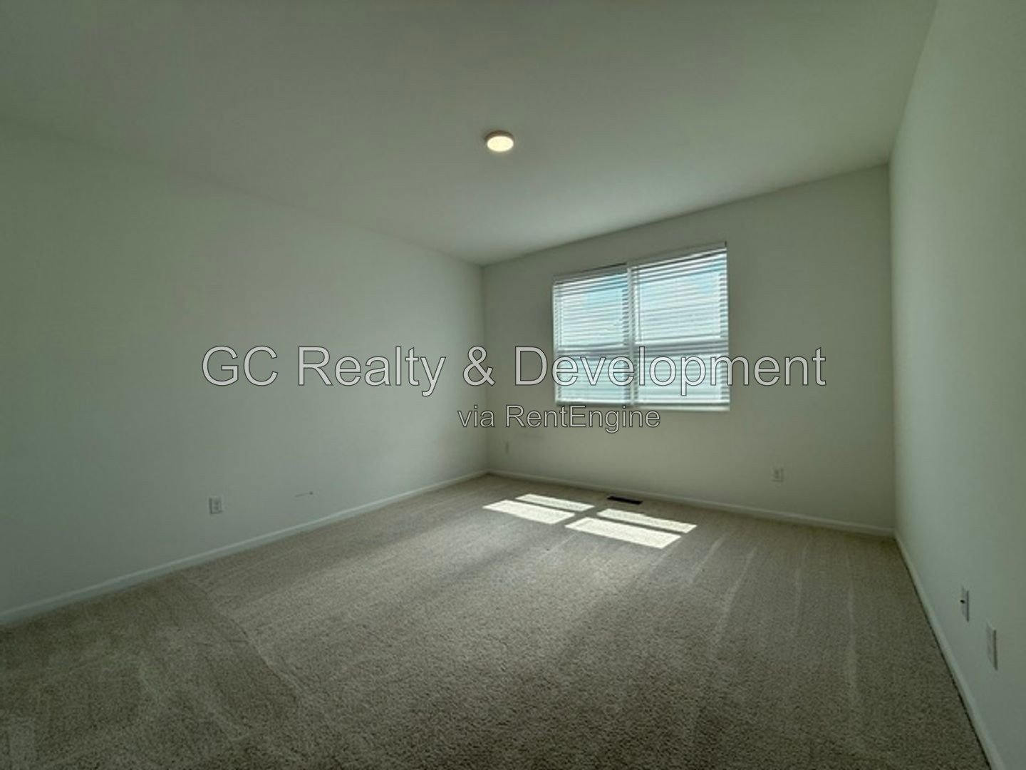 *** LEASE TODAY – SEPTEMBER FREE! / 3BR-3BA / SMALL PETS WELCOMED / IN-UNIT LAUNDRY / GARAGE *** property image