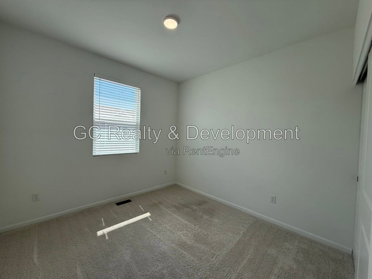 *** LEASE TODAY – SEPTEMBER FREE! / 3BR-3BA / SMALL PETS WELCOMED / IN-UNIT LAUNDRY / GARAGE *** property image
