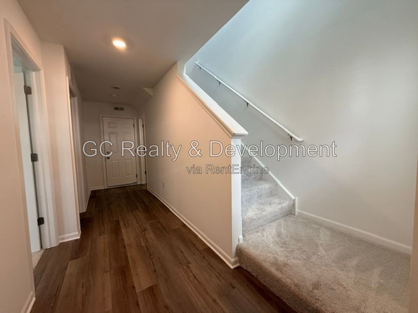 *** LEASE TODAY – SEPTEMBER FREE! / 3BR-3BA / SMALL PETS WELCOMED / IN-UNIT LAUNDRY / GARAGE *** property image