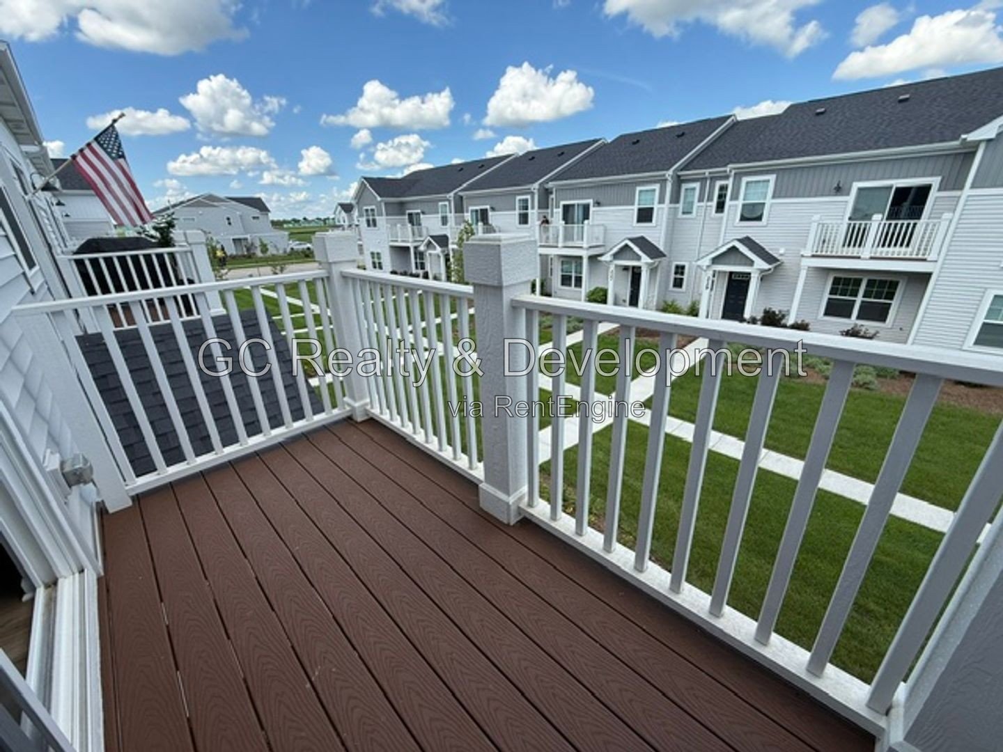 *** LEASE TODAY – SEPTEMBER FREE! / 3BR-3BA / SMALL PETS WELCOMED / IN-UNIT LAUNDRY / GARAGE *** property image