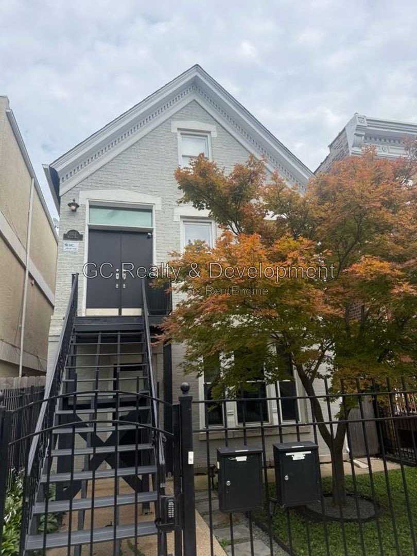 *** COMING SOON 9-23-26! / WICKER PARK / 2 BDRM / W&D IN UNIT / TRASNIT NEARBY / SMALL PETS WELCOME *** property image