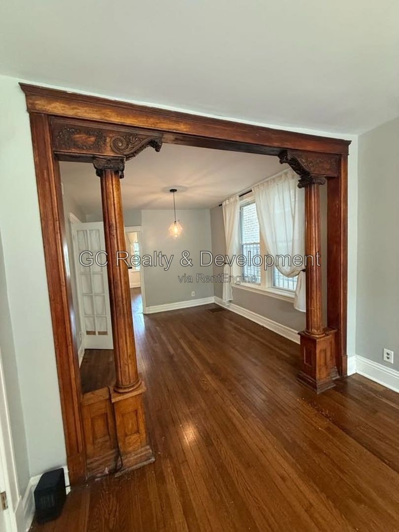 *** COMING SOON 9-23-26! / WICKER PARK / 2 BDRM / W&D IN UNIT / TRASNIT NEARBY / SMALL PETS WELCOME *** property image