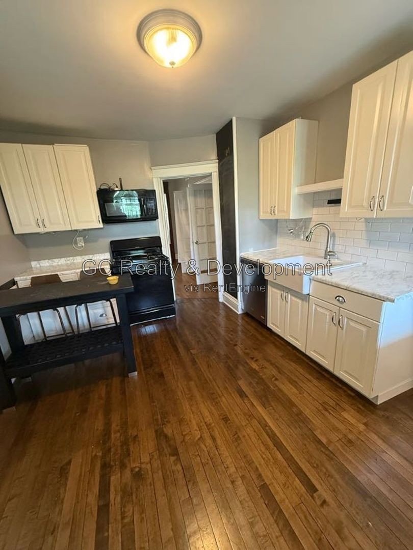 *** COMING SOON 9-23-26! / WICKER PARK / 2 BDRM / W&D IN UNIT / TRASNIT NEARBY / SMALL PETS WELCOME *** property image