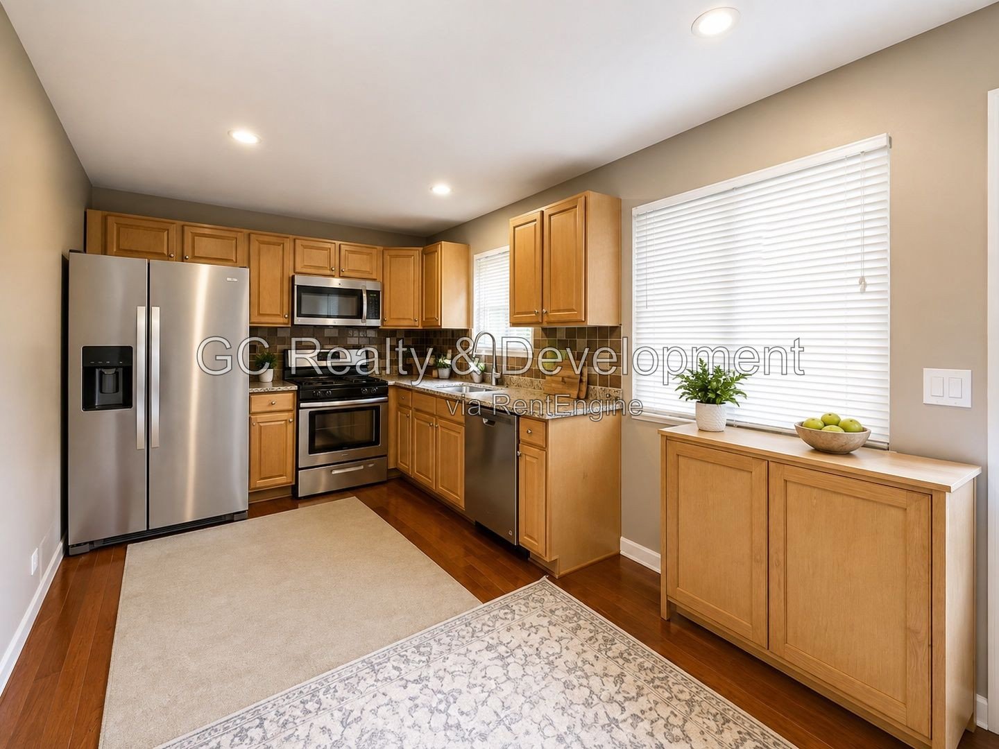 *** 2 BDRM - 1.5 BTH / FINISHED BSMT / GARAGE & EXTERIOR PARKING / IN UNIT LAUNDRY *** property image